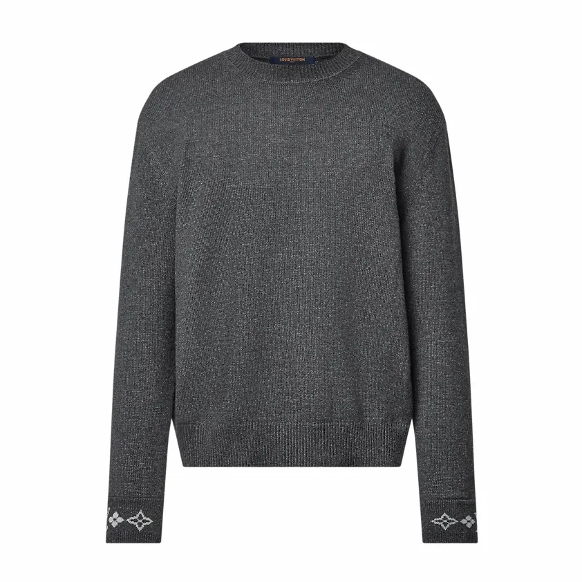 🅿️440 1v 25SS cuff jacquard crew neck sweater (grey) The original version was purchased for 15,100 and developed. The fabric is made of 55% cashmere fabric and 45% cotton. The fabric is soft and comfortable and does not cling to the upper body. The three-dimensional and stylish version can be worn outside or as a base layer. The fabric is washed frequently to fix the pattern and color. The jacquard is made of professional point jacquard on wool looms imported from Germany, and is reproduced from the original 1:1 scanned pattern. This round-neck pullover is made of soft cashmere in trendy tones and features Monogram elements on the ribbed knitted cuffs. It goes well with a variety of looks. Size:S-M-L-XL